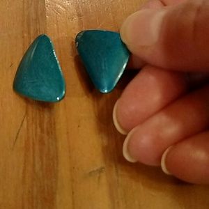 Vintage 80s turquoise clip earrings!